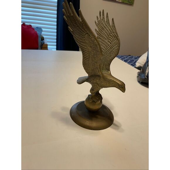 Vintage‎ Brass American Eagle On Globe Earth Ball Statue Art Sculpture Figurine - Picture 1 of 11